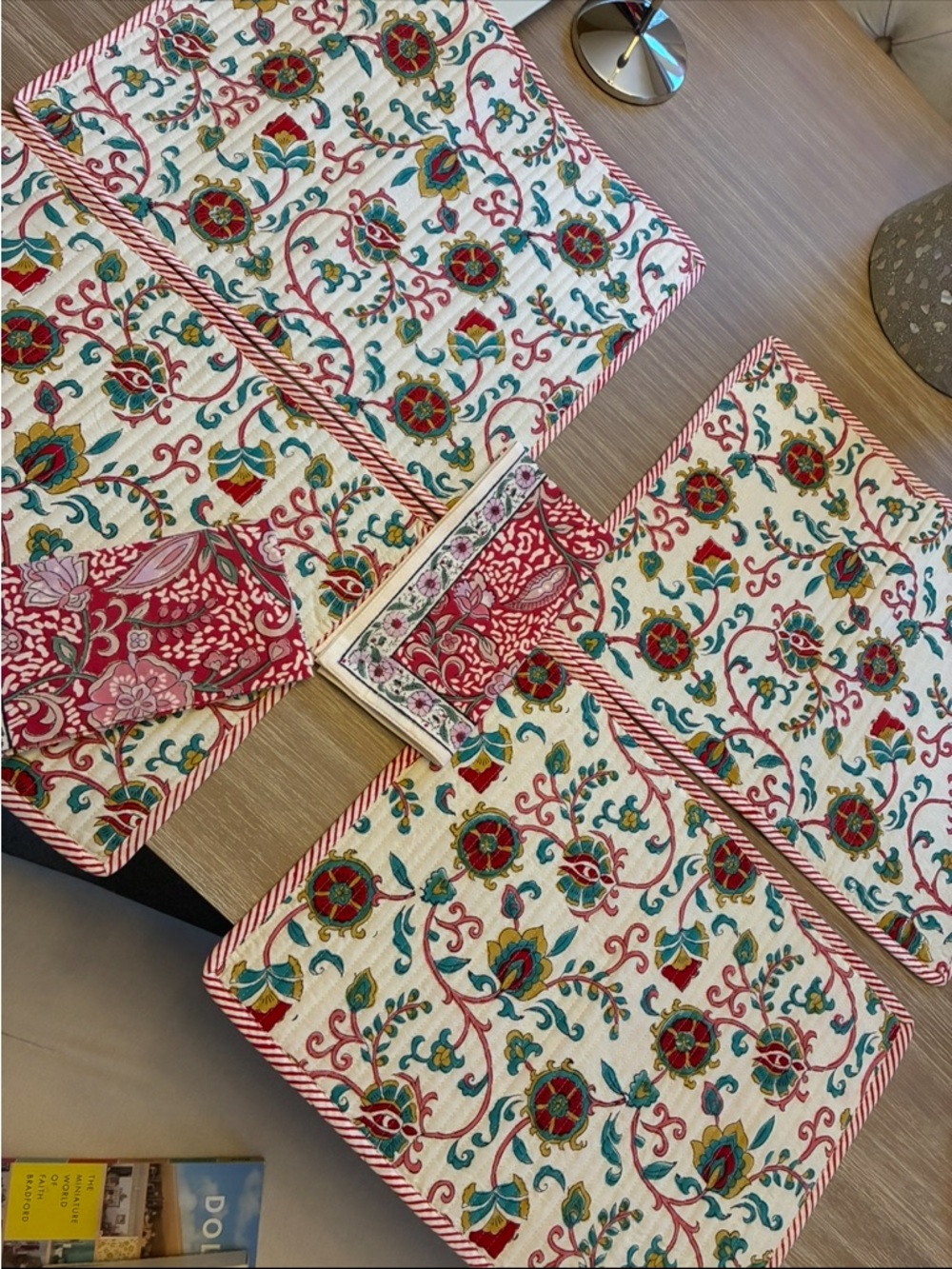 NEW JANINI PARIS Placemats & Napkins! Absolutely Gorgeous!